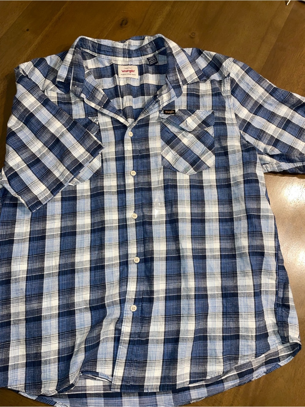 Wrangler Blue and White Plaid Short-Sleeve Button-Down Shirt